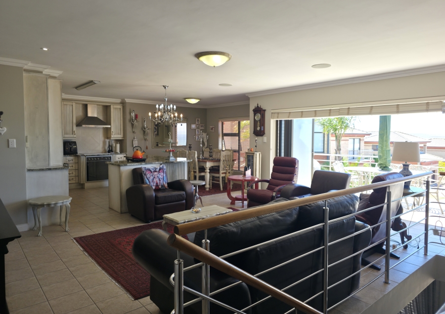 3 Bedroom Property for Sale in Wavecrest Eastern Cape